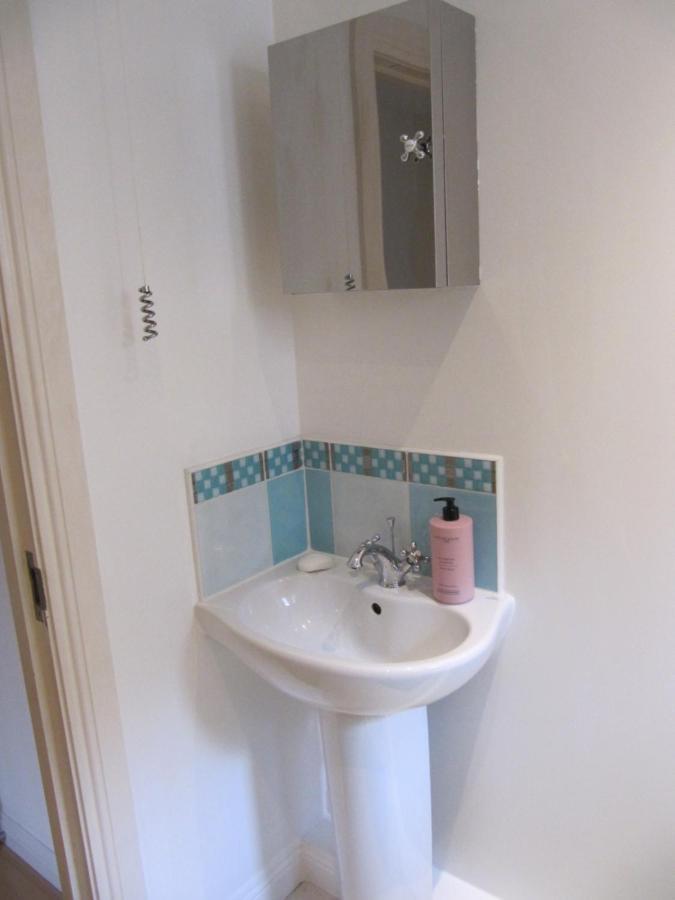 Cozy Off Road 2 Bedroom Cottage Apartment With Free Wi-Fi And Private Parking Glasgow Zewnętrze zdjęcie