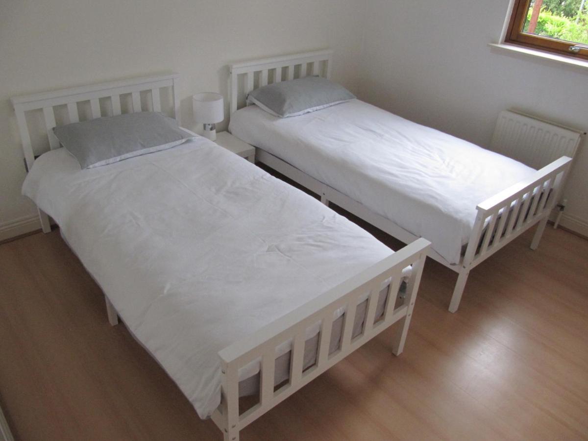 Cozy Off Road 2 Bedroom Cottage Apartment With Free Wi-Fi And Private Parking Glasgow Zewnętrze zdjęcie