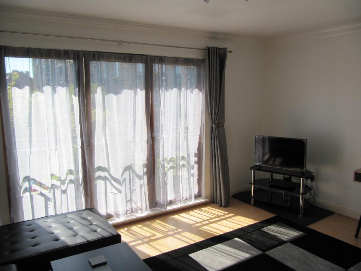 Cozy Off Road 2 Bedroom Cottage Apartment With Free Wi-Fi And Private Parking Glasgow Zewnętrze zdjęcie